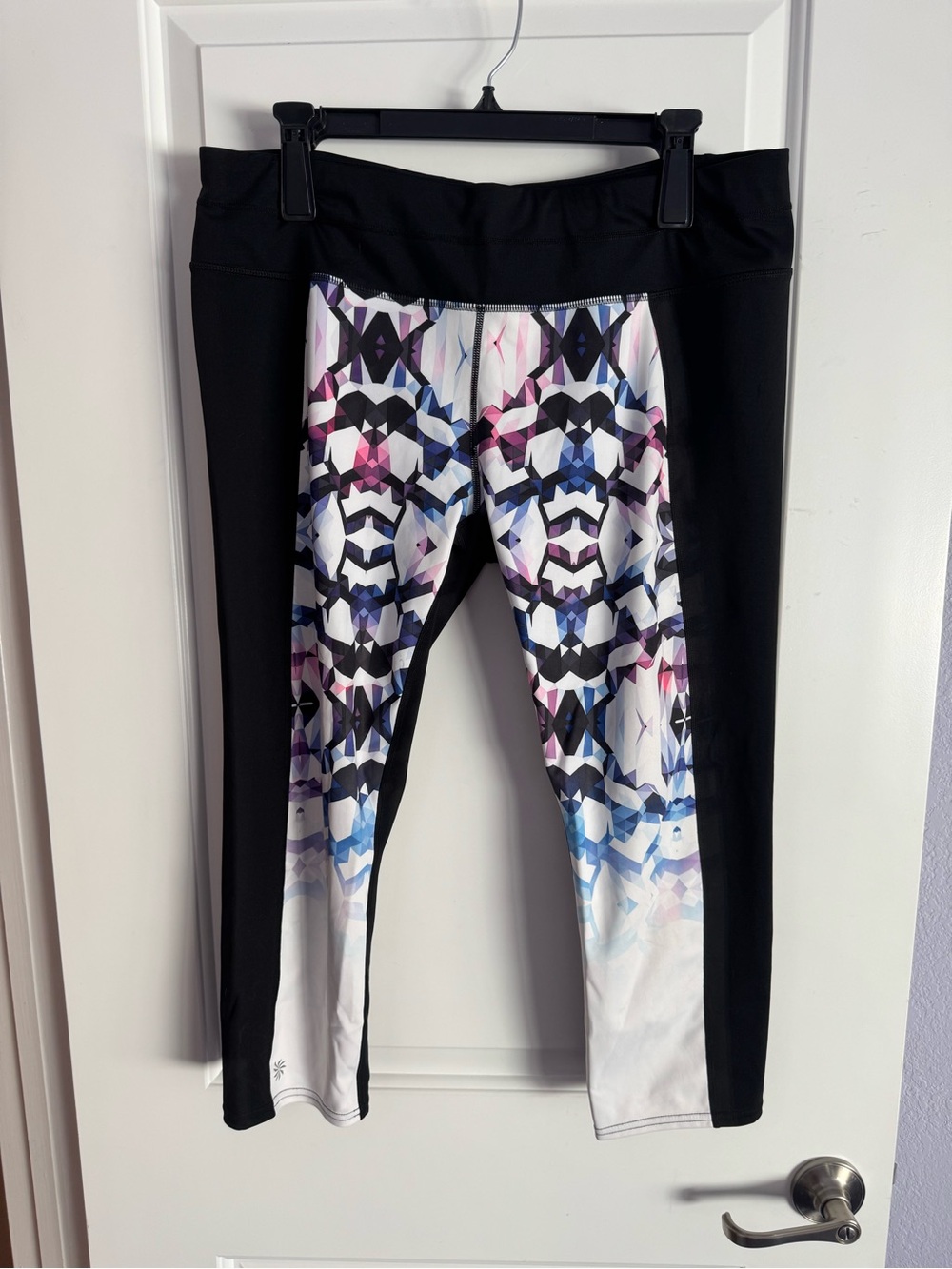 ATHLETA, capri, like new
